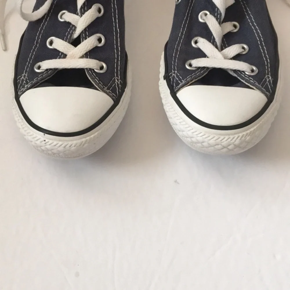 CONVERSE All STAR  kids size 3Y blue sneakers